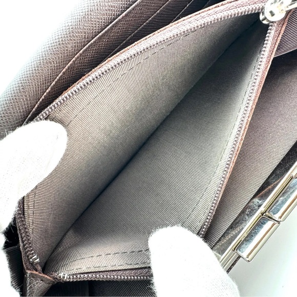 BURBERRY - GUC - KISSLOCK LONG WALLET - Picture 13 of 16